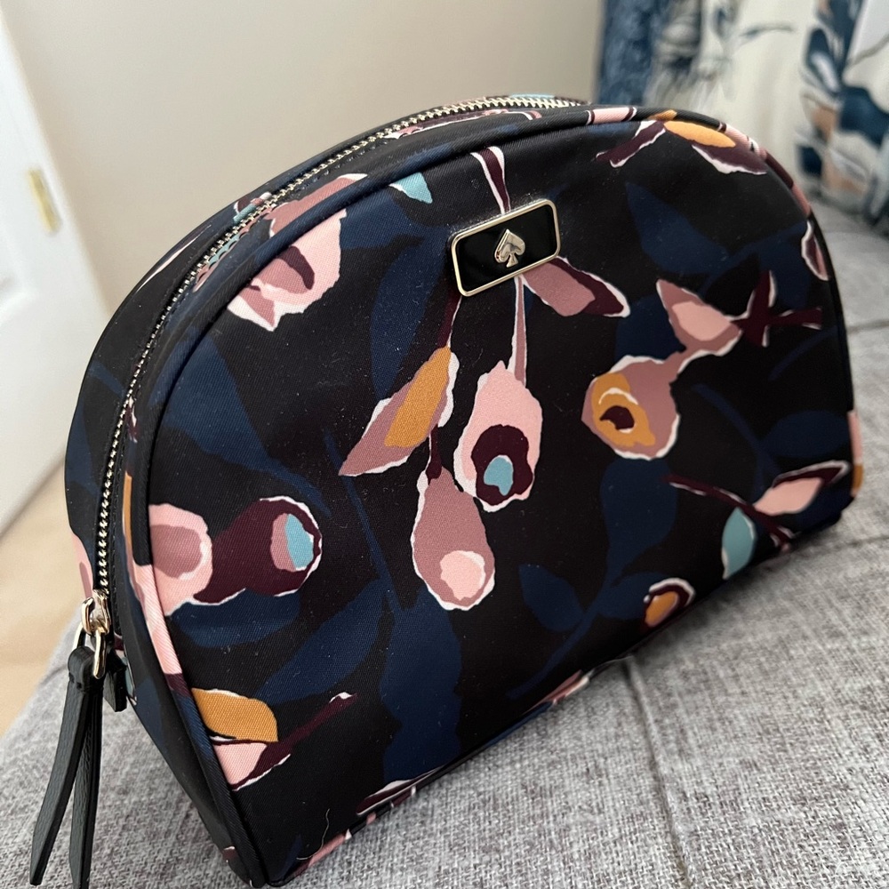 Like new! Kate Spade cosmetic bag.